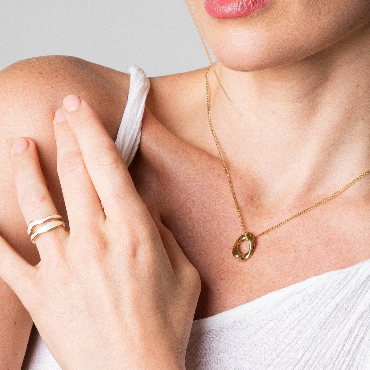 Abstract Mother of Pearl Adjustable Ring 18K Gold Plated