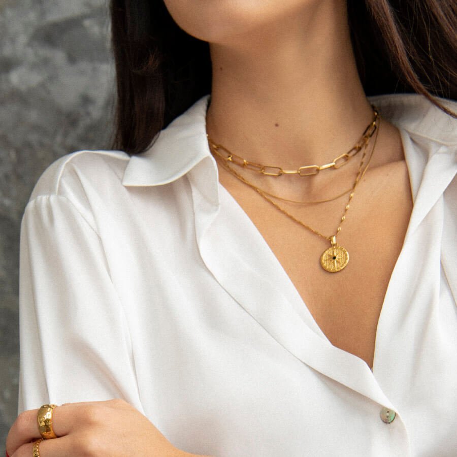 Collar con estrella y brújula bañado en oro de 18 quilates