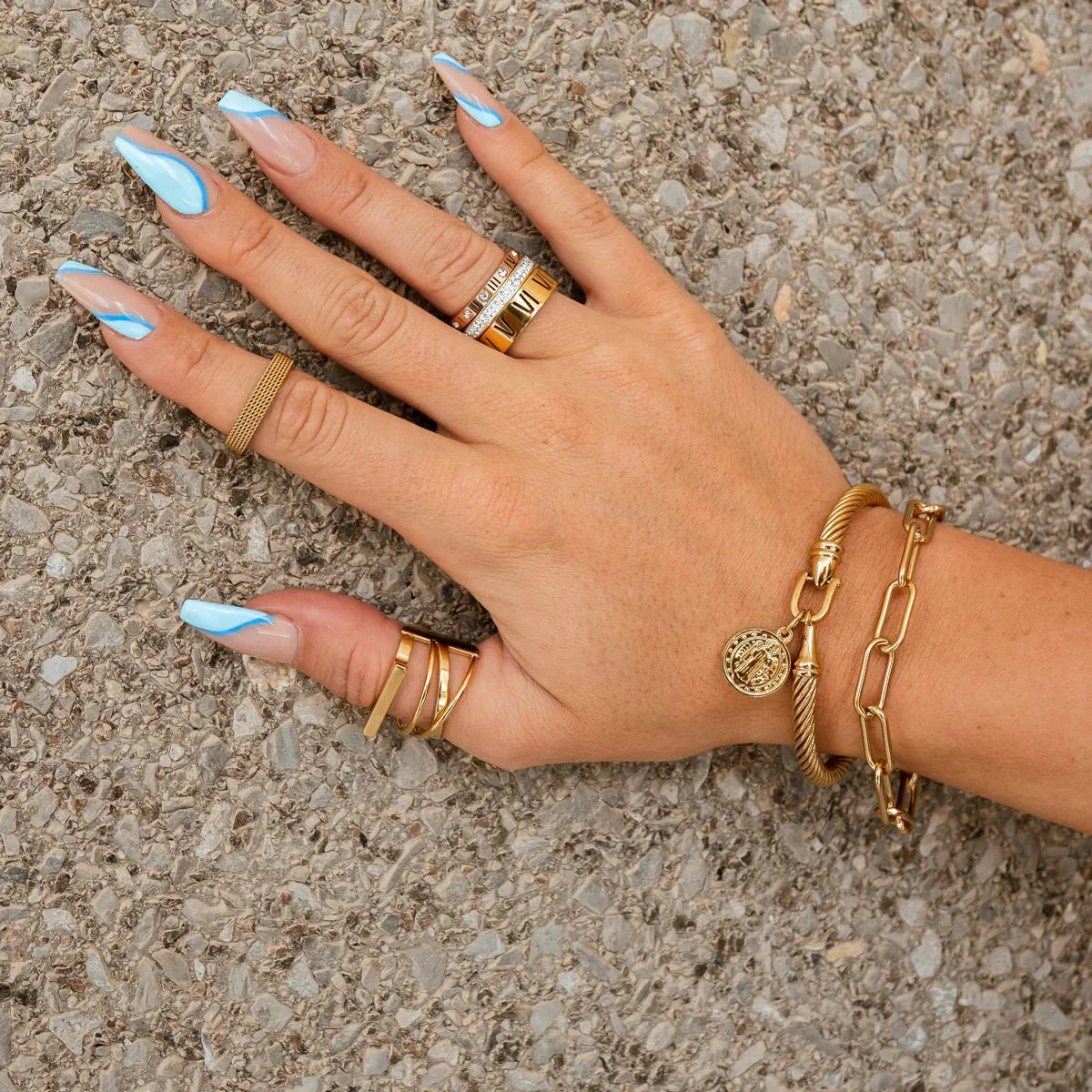 Pulsera de eslabones de cadena Celina chapada en oro de 18 quilates